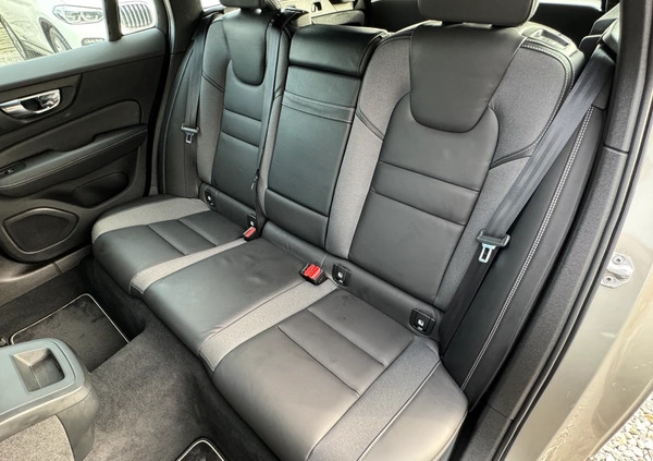 Volvo V60 cena 99990 przebieg: 92000, rok produkcji 2019 z Strumień małe 704